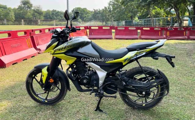 Bajaj Pulsar Festive Offers Announced: Benefits of Up to ₹12,000 on Select Models bajaj-pulsar-NS125
